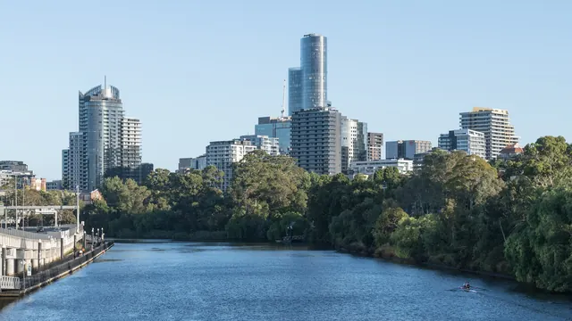 Melbourne silüeti ve Yarra nehri