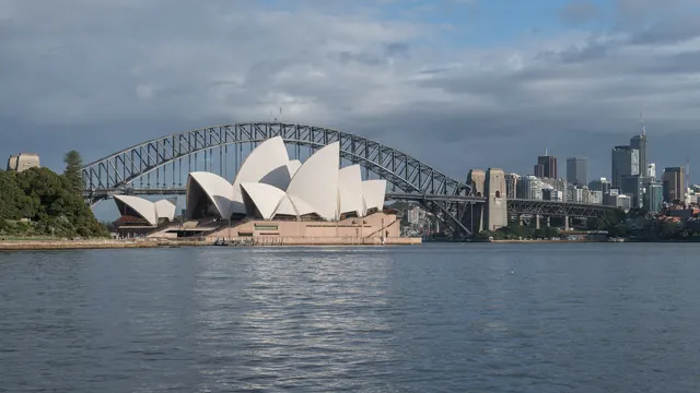 Sydney Opera Binası ve Harbour Köprüsü