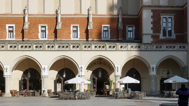 Krakow'da Kumaş Loncası ve ana meydan