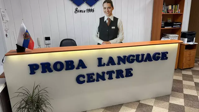 Dil okulu karşılama bankosu